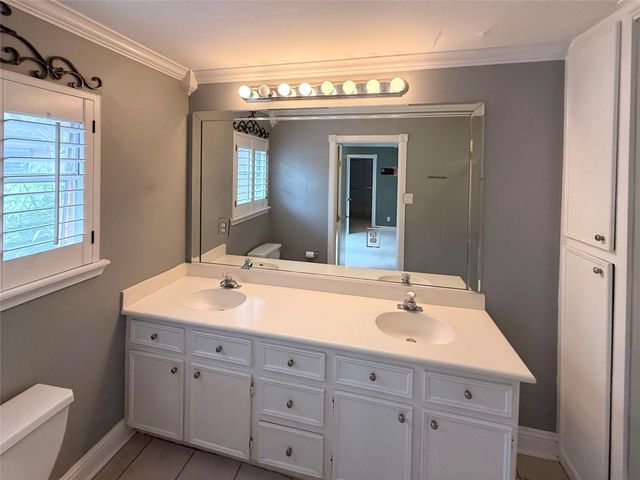 5611 Portal Drive, Houston, TX 77096