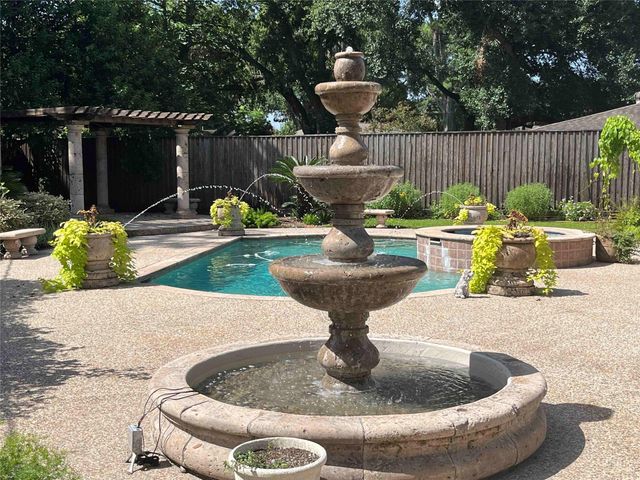 5611 Portal Drive, Houston, TX 77096