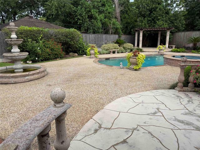 5611 Portal Drive, Houston, TX 77096