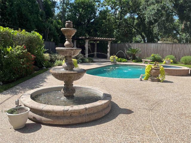 5611 Portal Drive, Houston, TX 77096