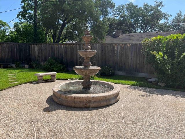 5611 Portal Drive, Houston, TX 77096