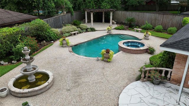 5611 Portal Drive, Houston, TX 77096