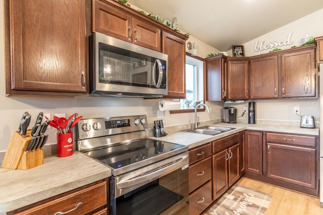 6762 69th Avenue S, Horace, ND 58047