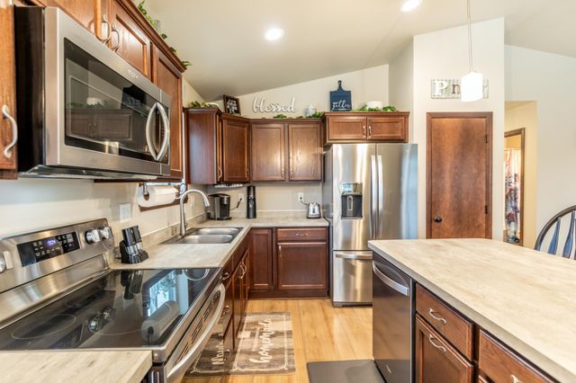 6762 69th Avenue S, Horace, ND 58047