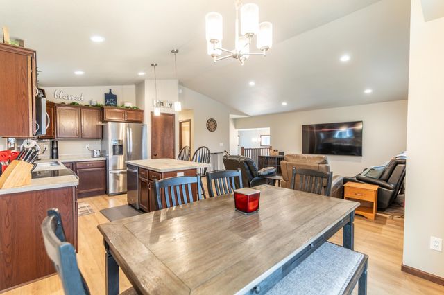 6762 69th Avenue S, Horace, ND 58047