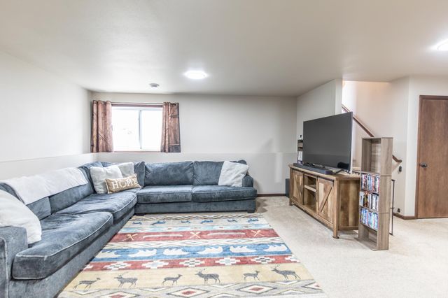 6762 69th Avenue S, Horace, ND 58047
