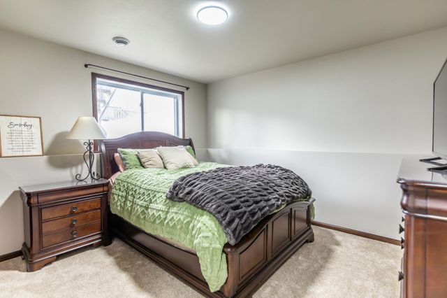 6762 69th Avenue S, Horace, ND 58047