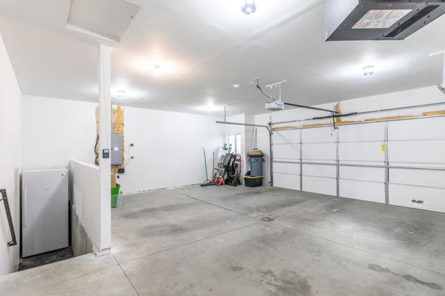 6762 69th Avenue S, Horace, ND 58047