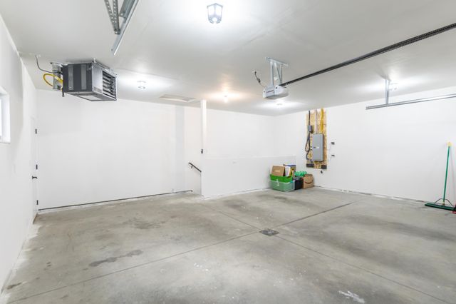 6762 69th Avenue S, Horace, ND 58047