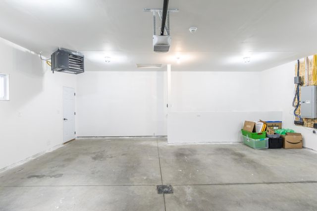 6762 69th Avenue S, Horace, ND 58047
