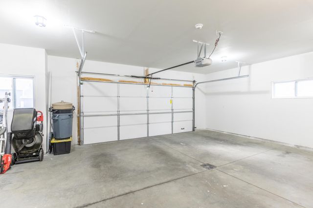 6762 69th Avenue S, Horace, ND 58047