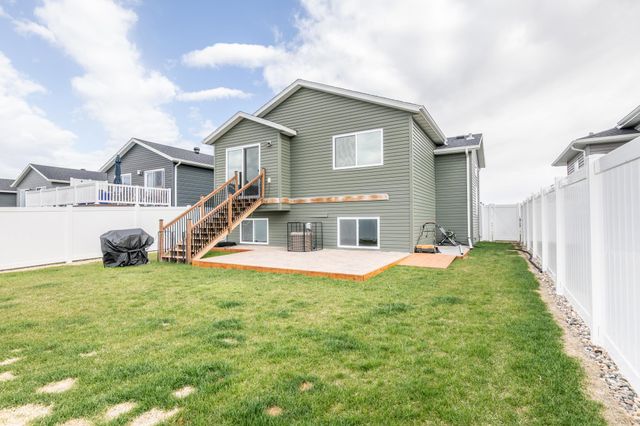 6762 69th Avenue S, Horace, ND 58047