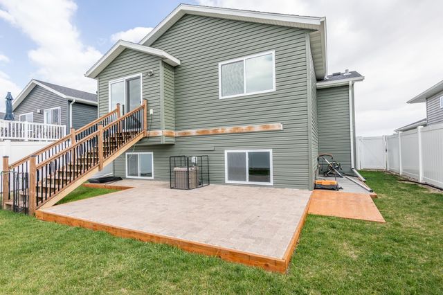 6762 69th Avenue S, Horace, ND 58047