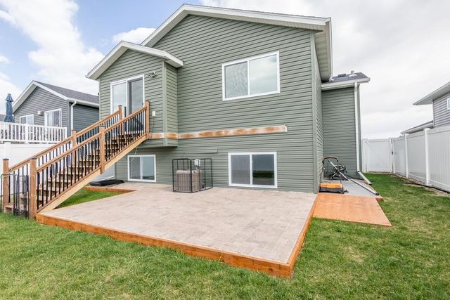 6762 69th Avenue S, Horace, ND 58047