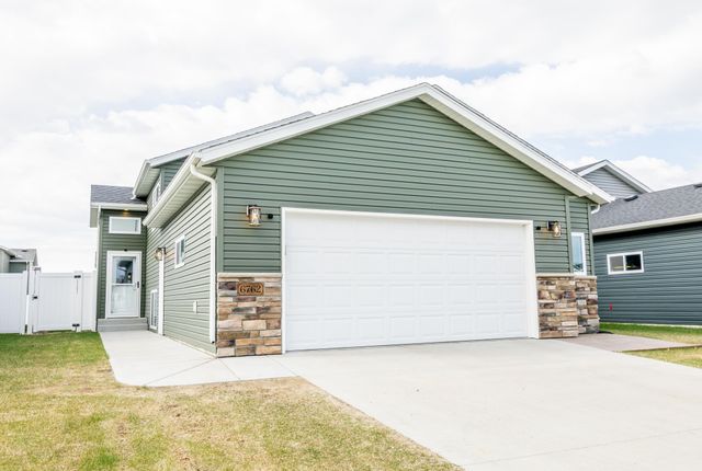6762 69th Avenue S, Horace, ND 58047