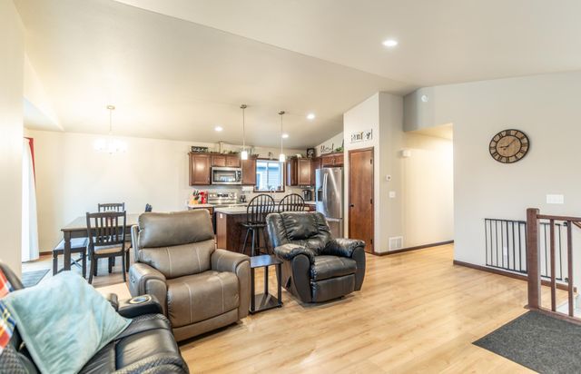 6762 69th Avenue S, Horace, ND 58047