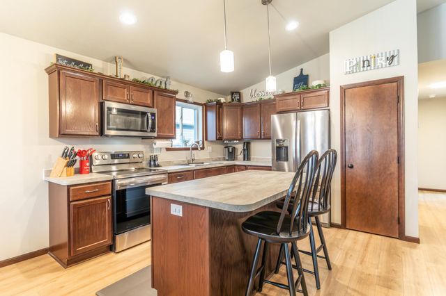 6762 69th Avenue S, Horace, ND 58047