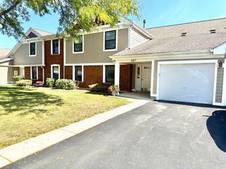 327 WILDBERRY Court D2, Schaumburg, IL 60193