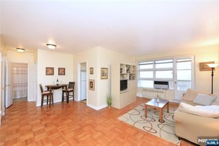 5 Roosevelt Place 2B, Montclair, NJ 07042