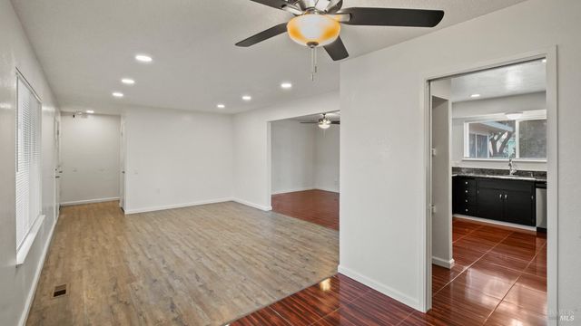 128 Lassen Cir, Vacaville, CA 95687