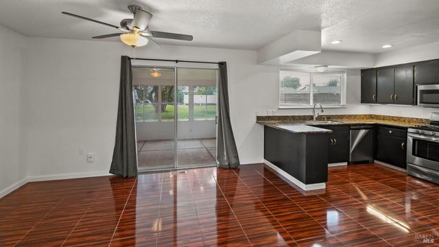 128 Lassen Cir, Vacaville, CA 95687