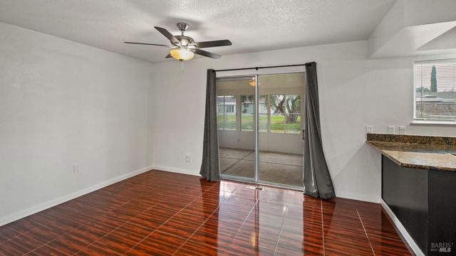 128 Lassen Cir, Vacaville, CA 95687