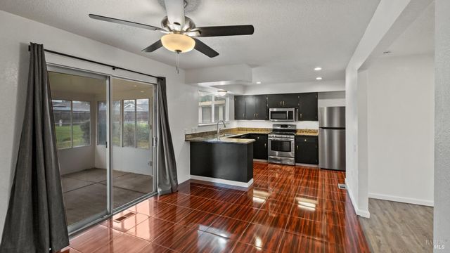 128 Lassen Cir, Vacaville, CA 95687