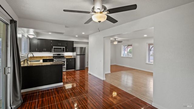 128 Lassen Cir, Vacaville, CA 95687