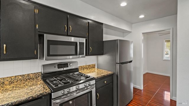 128 Lassen Cir, Vacaville, CA 95687