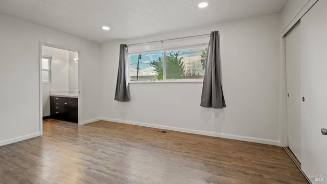 128 Lassen Cir, Vacaville, CA 95687