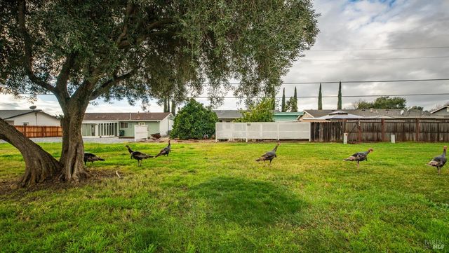 128 Lassen Cir, Vacaville, CA 95687