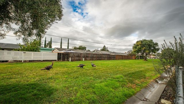 128 Lassen Cir, Vacaville, CA 95687