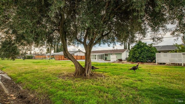 128 Lassen Cir, Vacaville, CA 95687