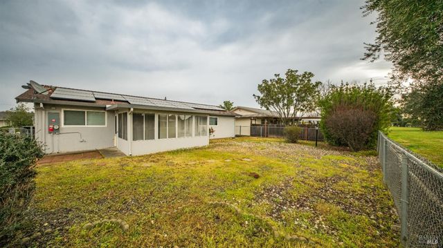 128 Lassen Cir, Vacaville, CA 95687