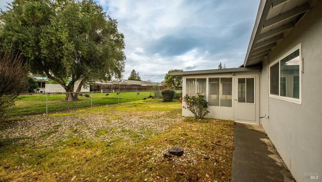 128 Lassen Cir, Vacaville, CA 95687
