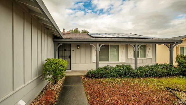 128 Lassen Cir, Vacaville, CA 95687