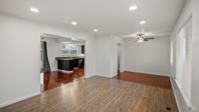 128 Lassen Cir, Vacaville, CA 95687