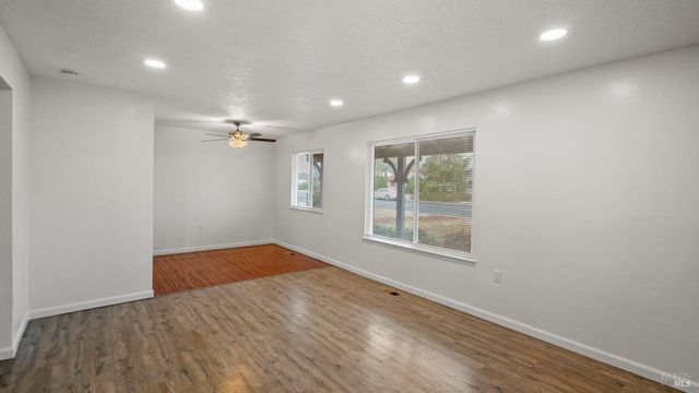 128 Lassen Cir, Vacaville, CA 95687