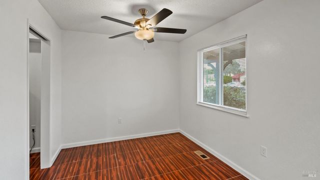 128 Lassen Cir, Vacaville, CA 95687