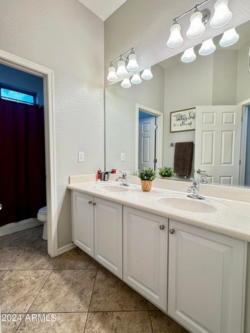 4905 W MAGELLAN Drive, New River, AZ 85087