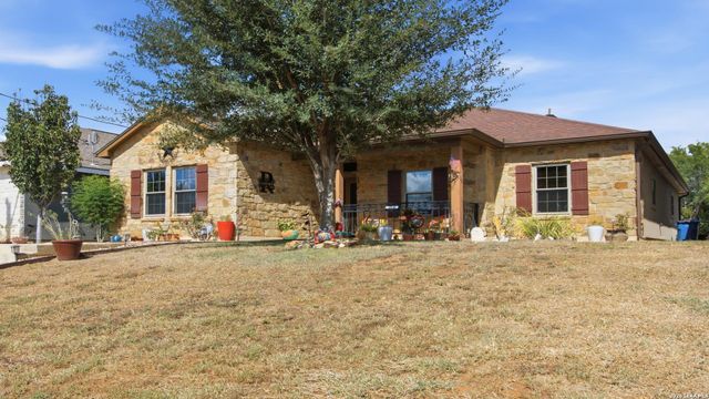 744 Crestview, Floresville, TX 78114