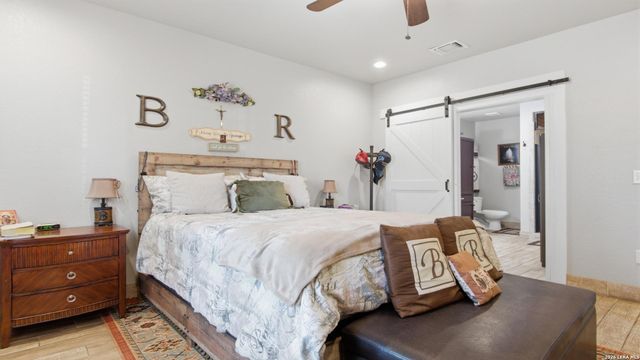 744 Crestview, Floresville, TX 78114