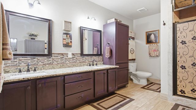 744 Crestview, Floresville, TX 78114