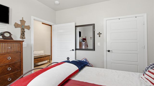 744 Crestview, Floresville, TX 78114