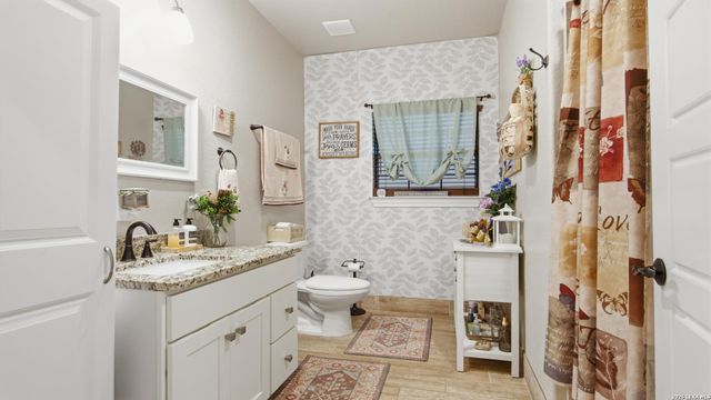 744 Crestview, Floresville, TX 78114