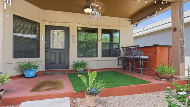 744 Crestview, Floresville, TX 78114