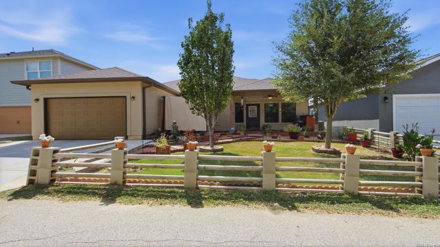 744 Crestview, Floresville, TX 78114