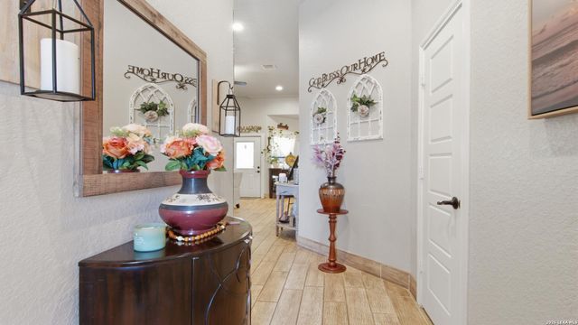 744 Crestview, Floresville, TX 78114