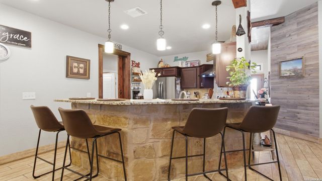 744 Crestview, Floresville, TX 78114