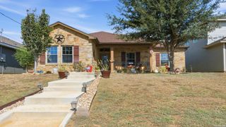 744 Crestview, Floresville, TX 78114